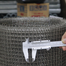 Lưới Đan Inox 304 – Đặc Điểm, Ứng Dụng Và Hướng Dẫn Chọn Mua